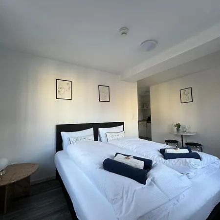 Haus Zum Ruetli * تشر